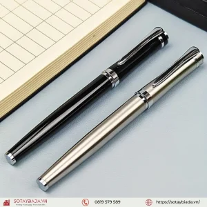 Bút ký chất liệu kim loại trong cuộc họp, tạo ấn tượng chuyên nghiệp và thẩm mỹ cao